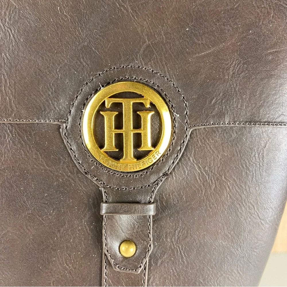 Tommy Hilfiger Twilia2 Wide Calf Riding Boots 6.5 Brown Gold Logo NIB